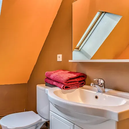 Beautiful Home In Torcy-Le-Grand With Wifi